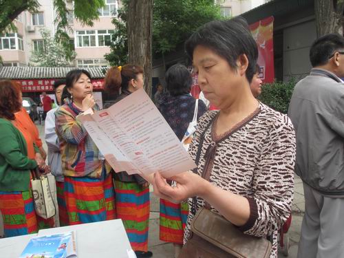 社区街道办理劳动手册用假学历会查吗